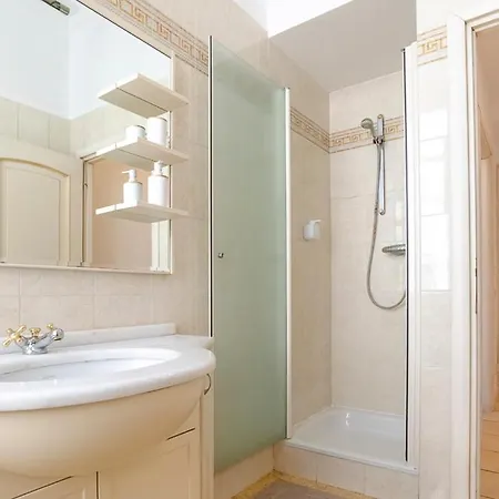 Double Bedroom Luxury Δωμάτια σε οικογενειακή κατοικία *